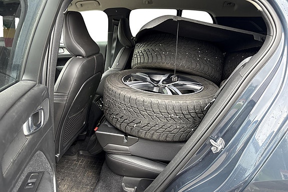 Volvo XC40 10 of 15