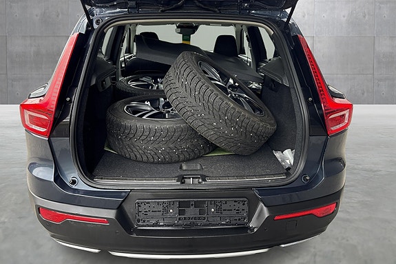 Volvo XC40 12 of 15