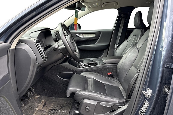 Volvo XC40 4 of 15