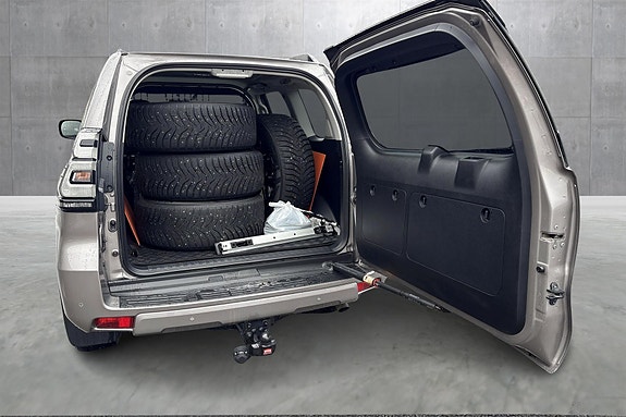 Toyota Land Cruiser 13 of 19