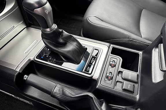 Toyota Land Cruiser 10 of 19