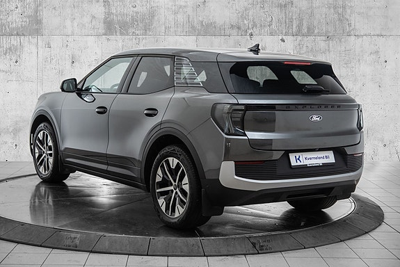 Ford Explorer 3 of 23