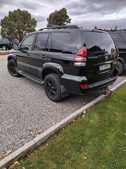 Toyota Land Cruiser 3 of 6