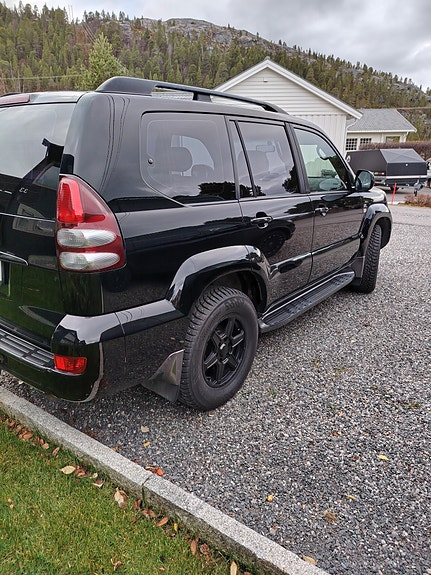 Toyota Land Cruiser 2 of 6