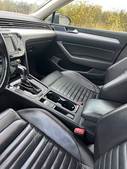 Volkswagen Passat 9 of 11
