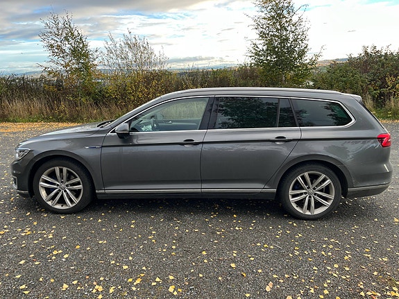 Volkswagen Passat 4 of 11