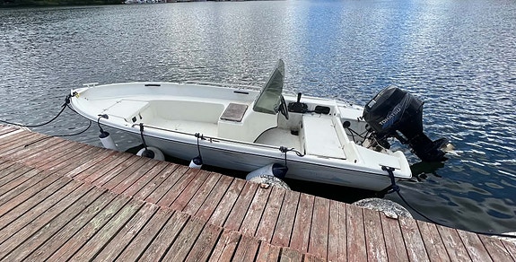 15 fot skjærgårdsjeep, 30 hk reparasjonsobjekt m/delemotor, vurderes solgt 2 of 2