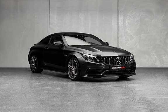 Mercedes-Benz C63 12 of 30