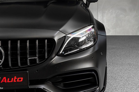 Mercedes-Benz C63 14 of 30