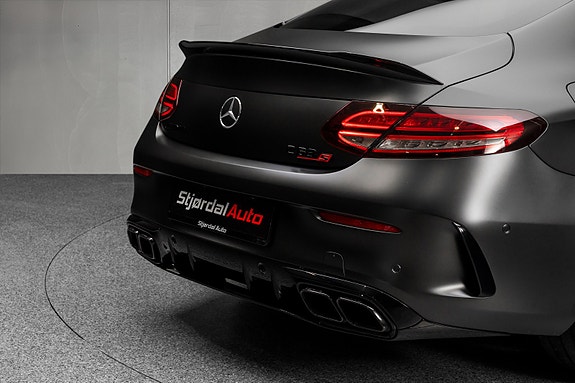 Mercedes-Benz C63 10 of 30