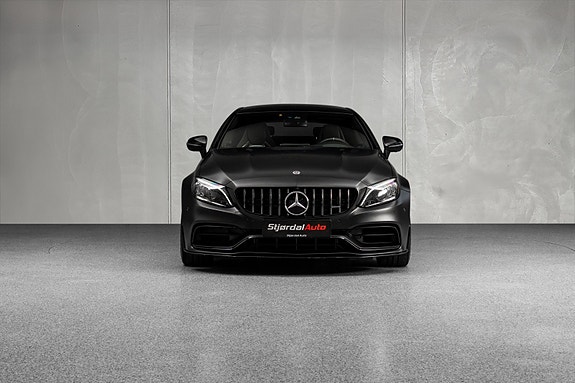 Mercedes-Benz C63 13 of 30