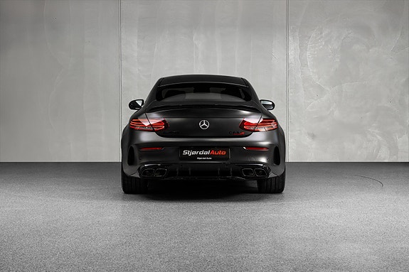 Mercedes-Benz C63 7 of 30