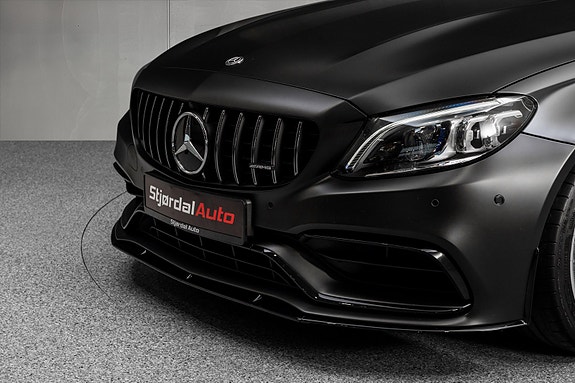 Mercedes-Benz C63 3 of 30