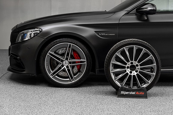 Mercedes-Benz C63 5 of 30