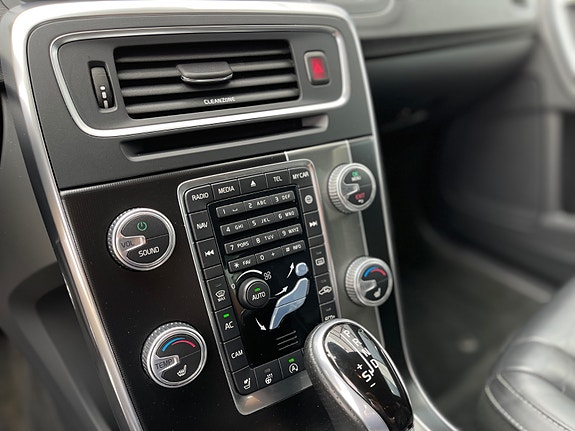 Volvo S60 27 of 30