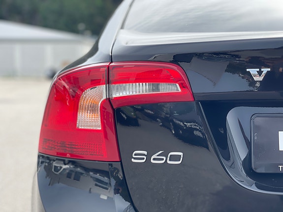 Volvo S60 12 of 30