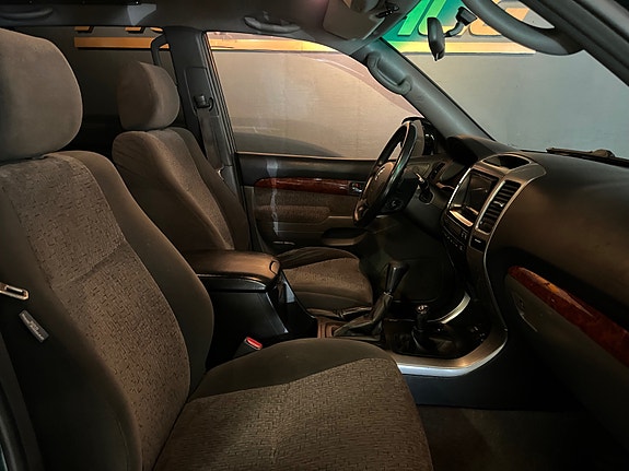 Toyota Land Cruiser 19 of 26