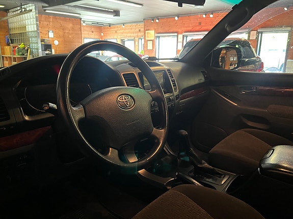Toyota Land Cruiser 15 of 26