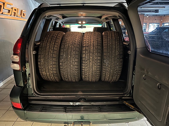 Toyota Land Cruiser 12 of 26
