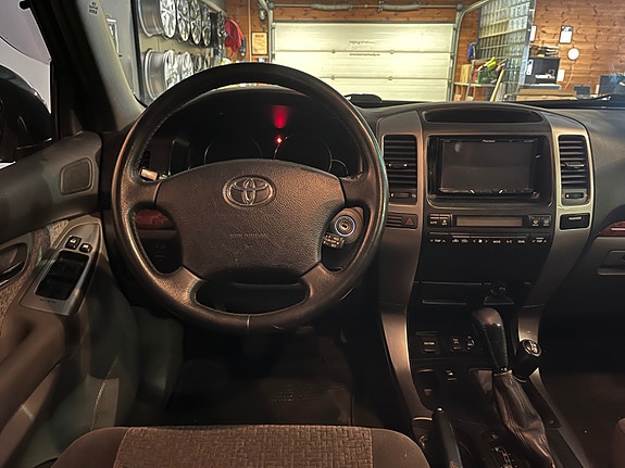 Toyota Land Cruiser 14 of 26