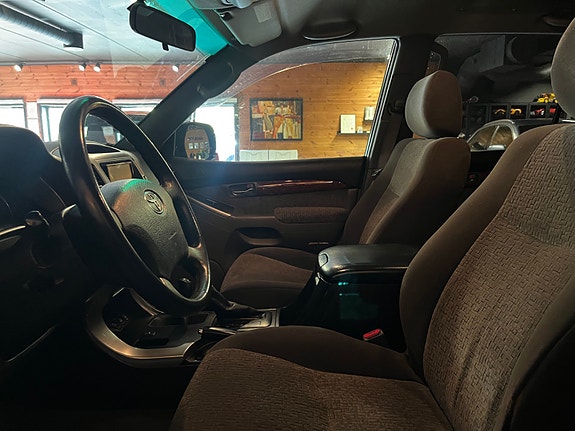 Toyota Land Cruiser 16 of 26