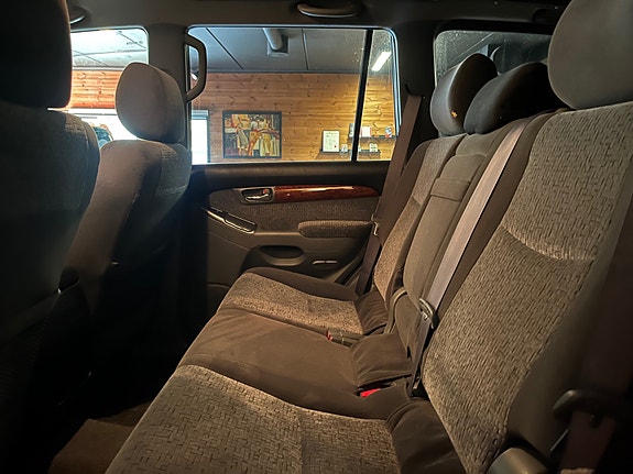 Toyota Land Cruiser 23 of 26