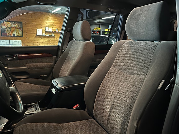 Toyota Land Cruiser 17 of 26