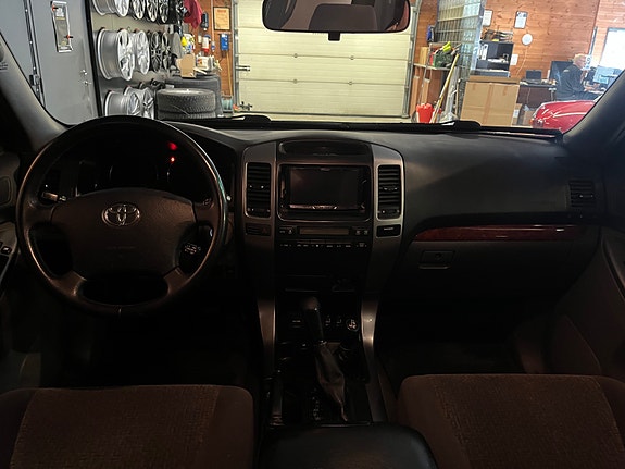 Toyota Land Cruiser 13 of 26