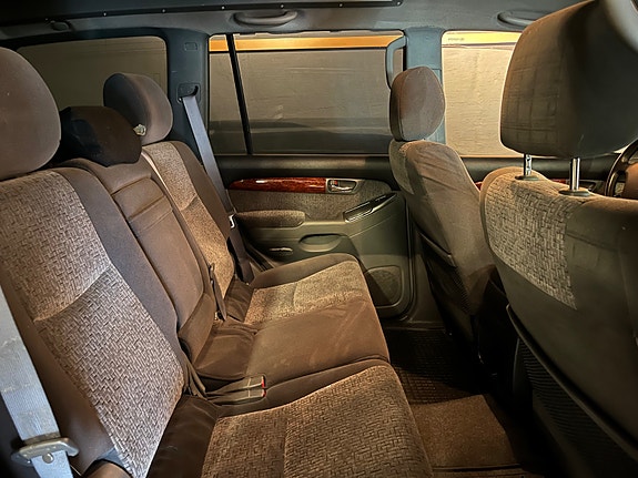 Toyota Land Cruiser 22 of 26