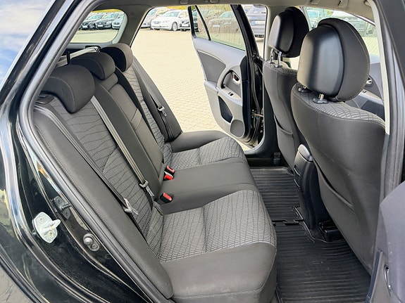 Toyota Avensis 10 of 12