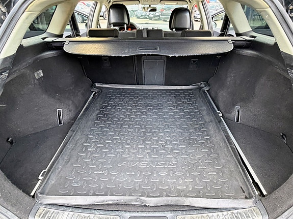 Toyota Avensis 12 of 12