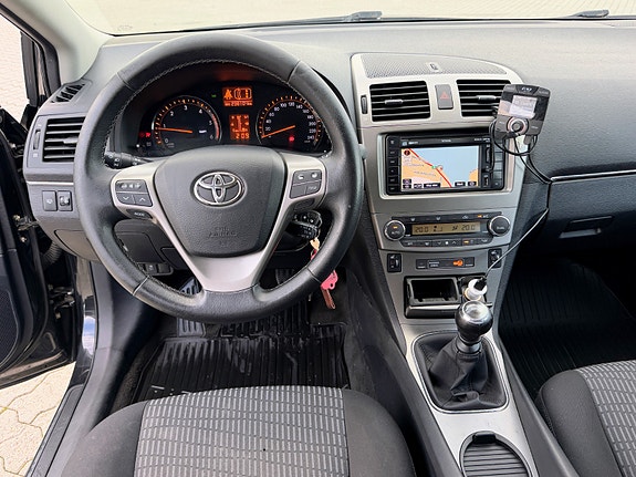 Toyota Avensis 6 of 12