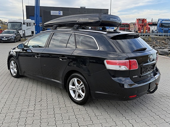 Toyota Avensis 4 of 12