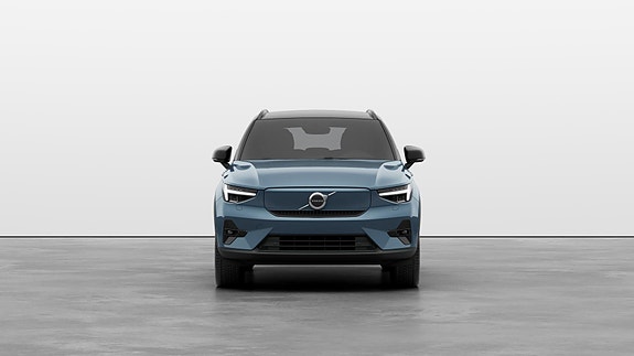 Volvo XC40 3 of 26