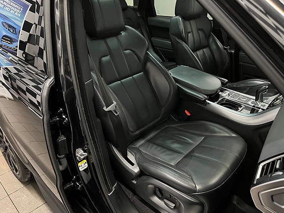 Land Rover Range Rover Sport 23 of 30