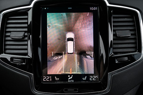 Volvo XC90 14 of 30