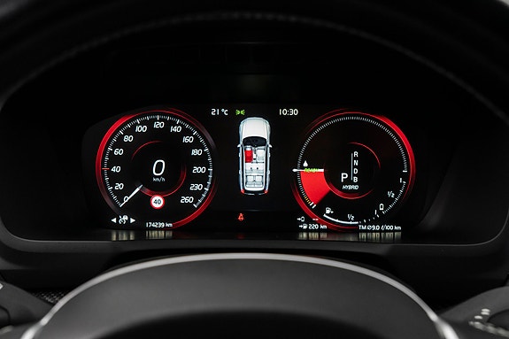 Volvo XC90 11 of 30
