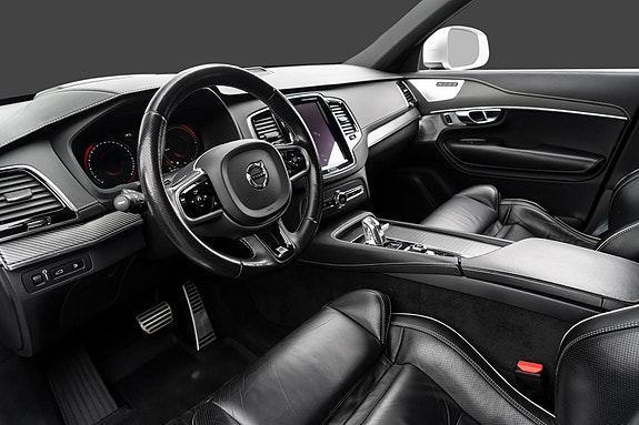 Volvo XC90 16 of 30