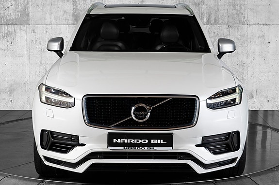 Volvo XC90 2 of 30