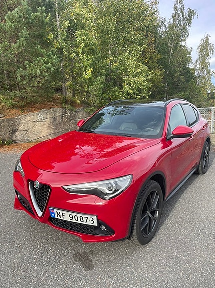 Alfa Romeo Stelvio 2 of 24