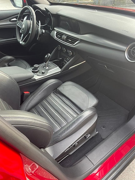 Alfa Romeo Stelvio 12 of 24