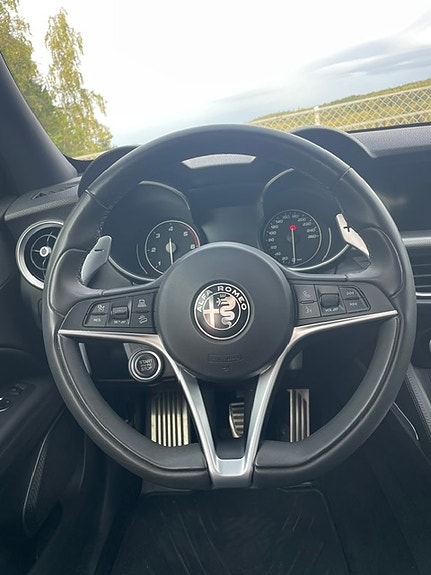 Alfa Romeo Stelvio 15 of 24