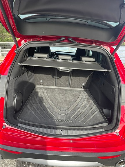 Alfa Romeo Stelvio 8 of 24