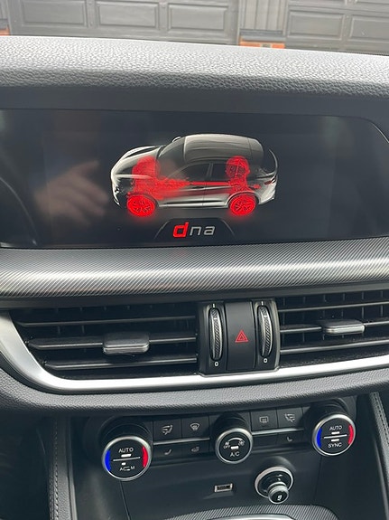 Alfa Romeo Stelvio 18 of 24