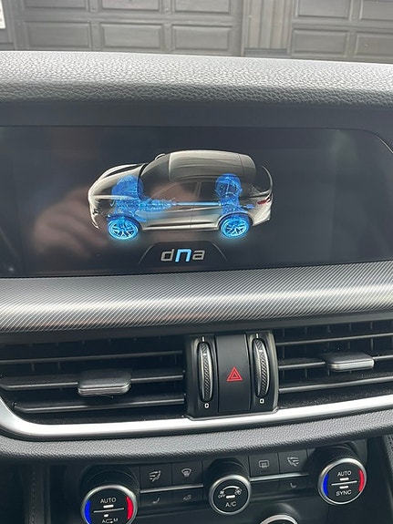 Alfa Romeo Stelvio 17 of 24