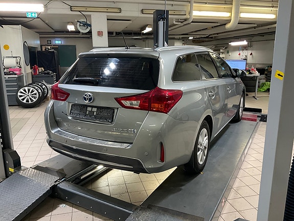 Toyota Auris 6 of 16
