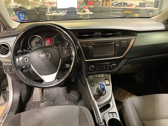Toyota Auris 12 of 16