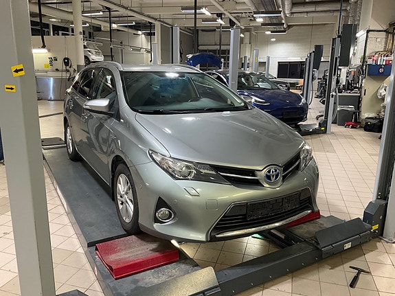 Toyota Auris 8 of 16