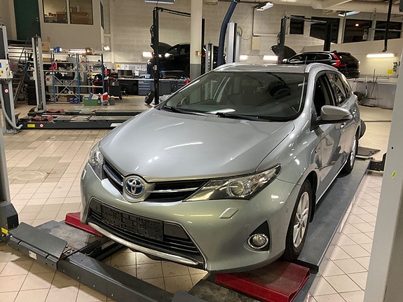 Toyota Auris 2 of 16