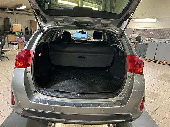 Toyota Auris 10 of 16